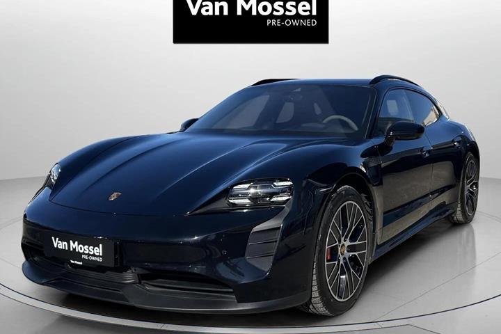 Sort Porsche Taycan fra 2022 set udefra