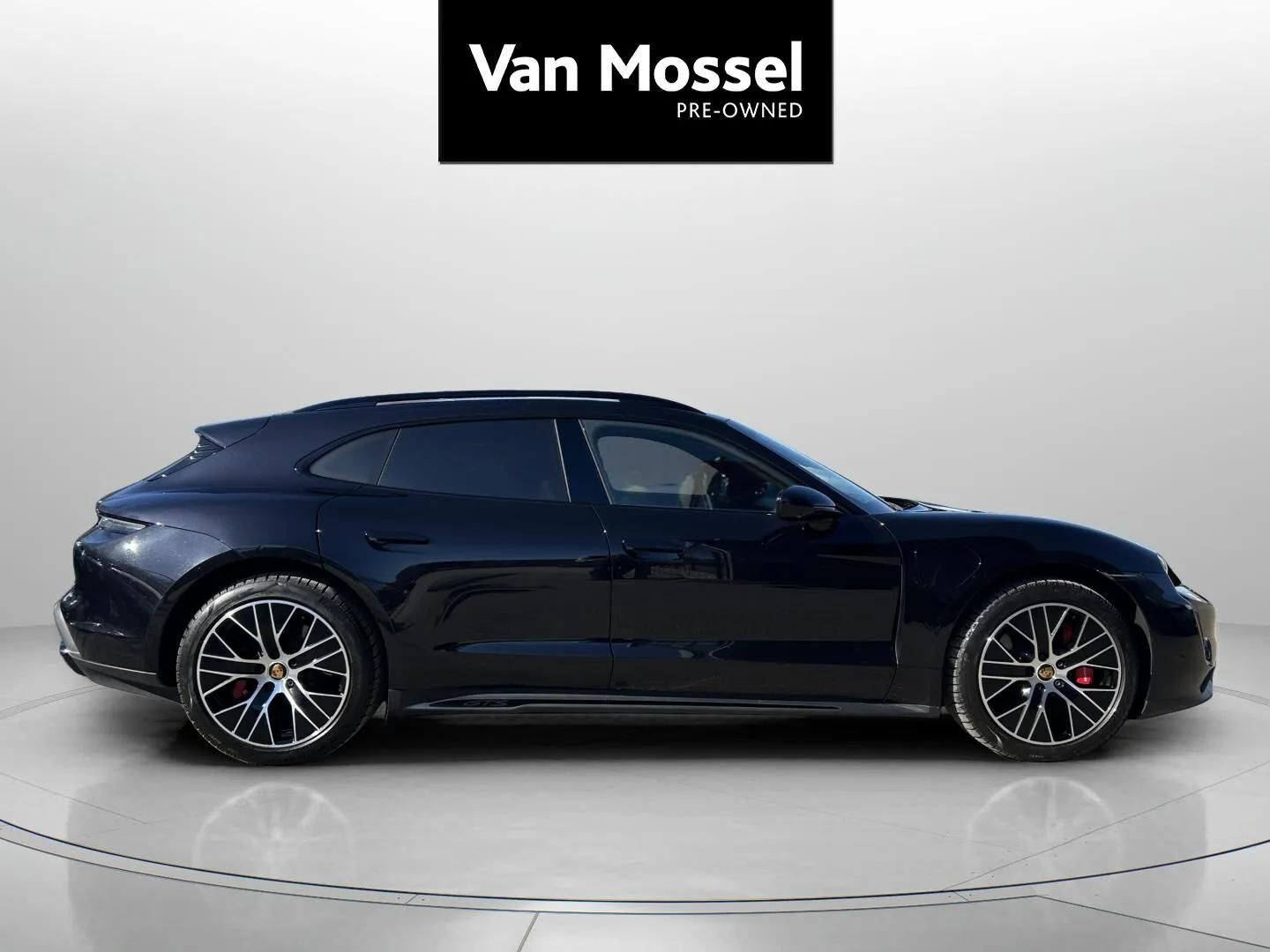 Sort Porsche Taycan fra 2022