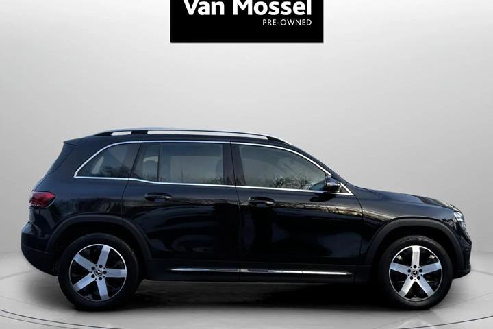 Sort Mercedes GLB200 fra 2022