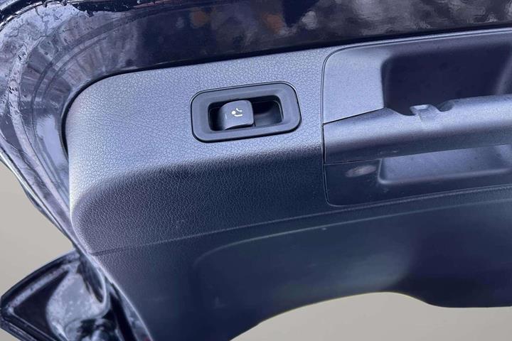 Sort Mercedes GLB200 fra 2022
