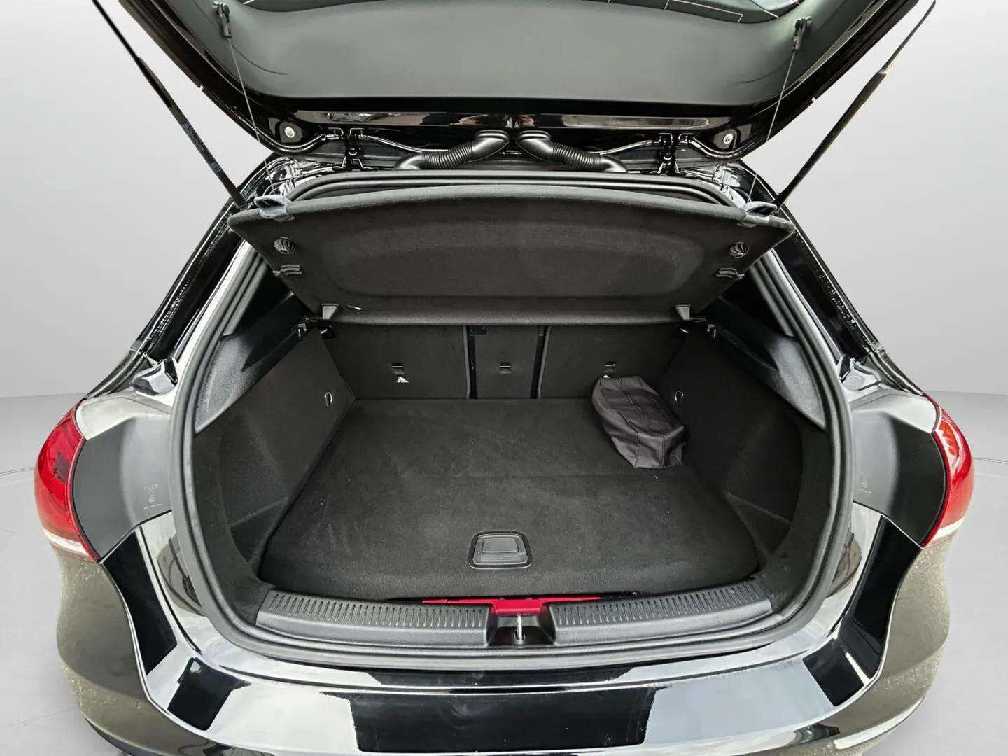 Sort Mercedes A250 e fra 2020