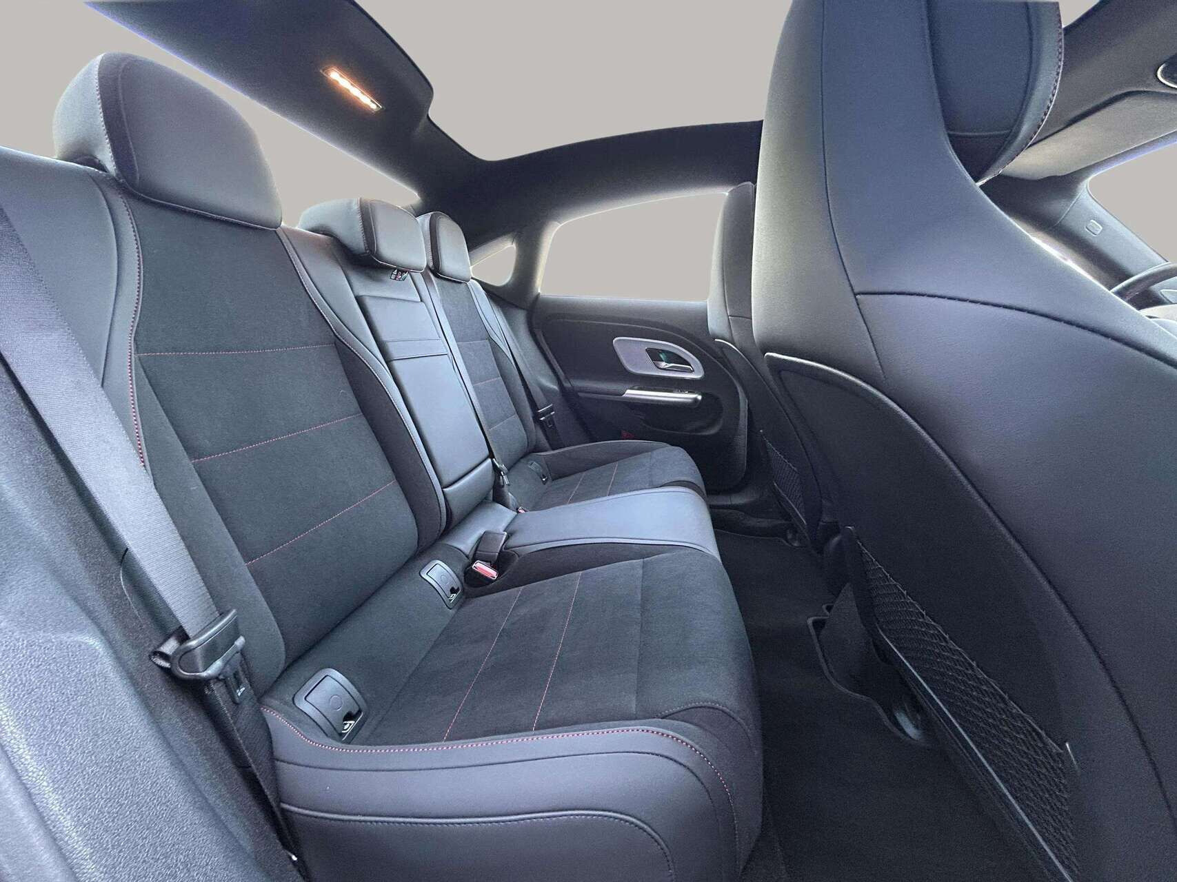 Sort Mercedes CLA250+ fra 2025