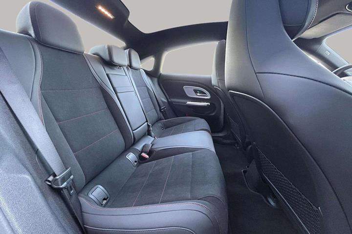 Sort Mercedes CLA250+ fra 2025