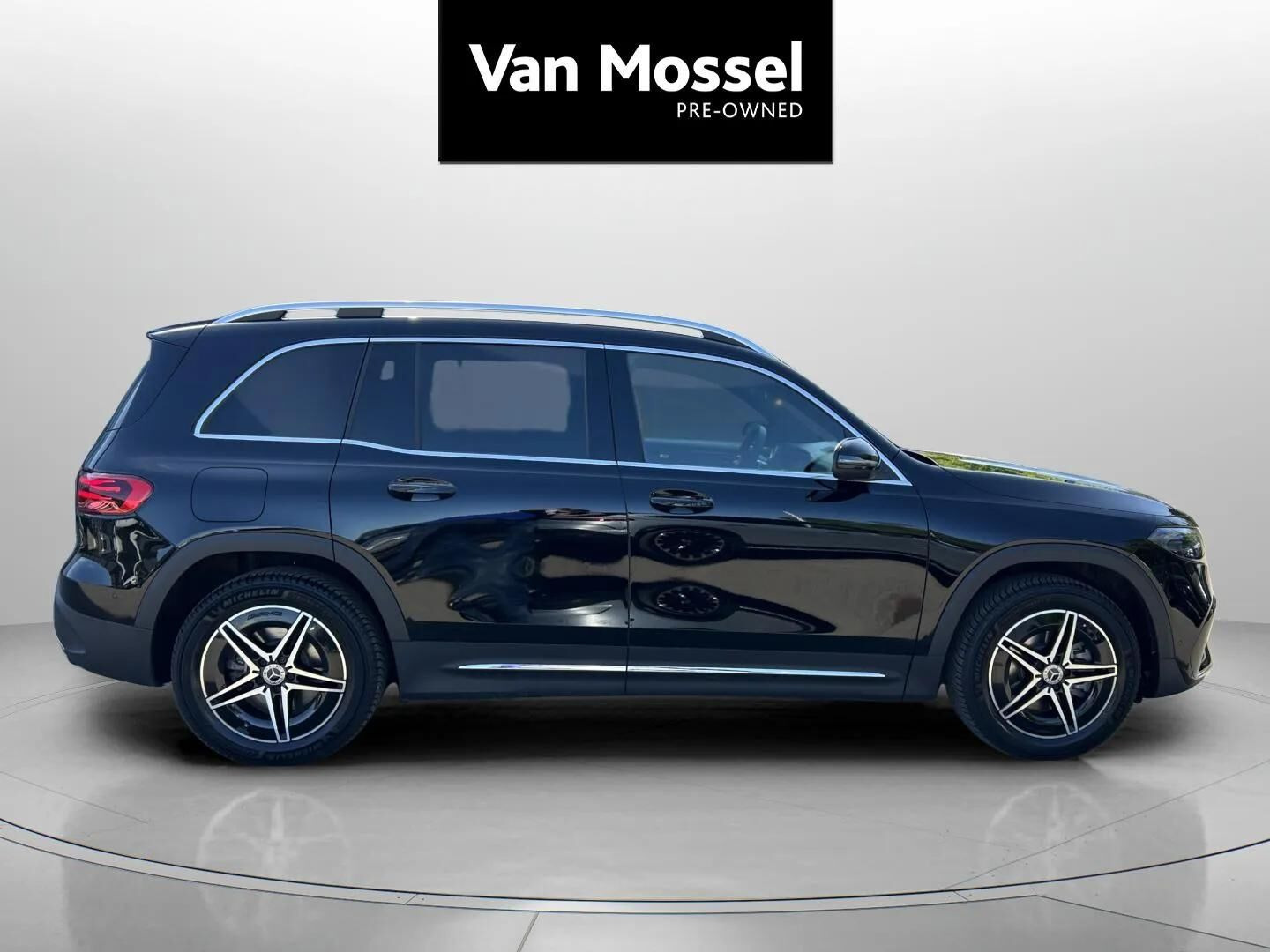 Sort Mercedes EQB 250+ fra 2025
