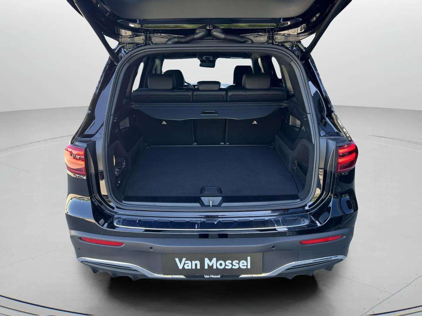 Sort Mercedes EQB 250+ fra 2025