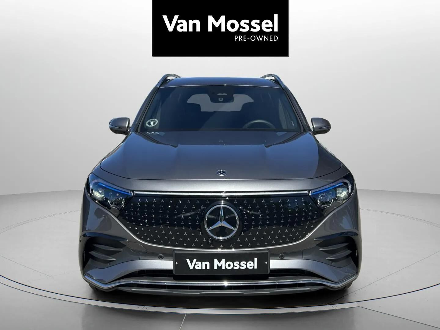 Grå Mercedes EQB 250+ fra 2025
