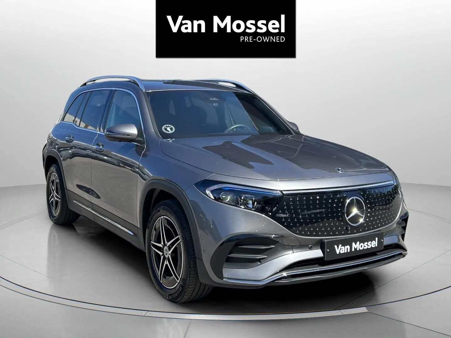 Grå Mercedes EQB 250+ fra 2025