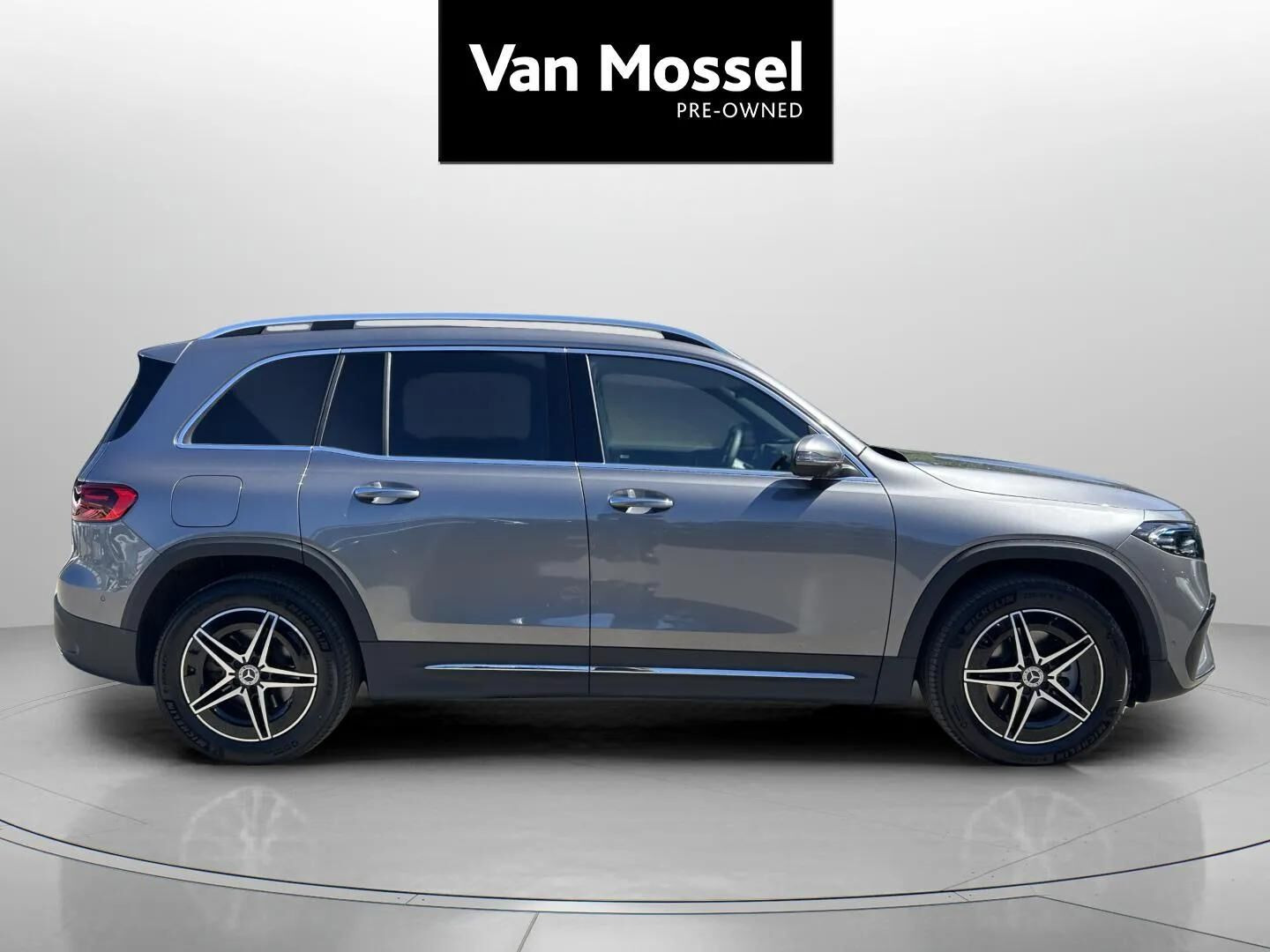 Grå Mercedes EQB 250+ fra 2025