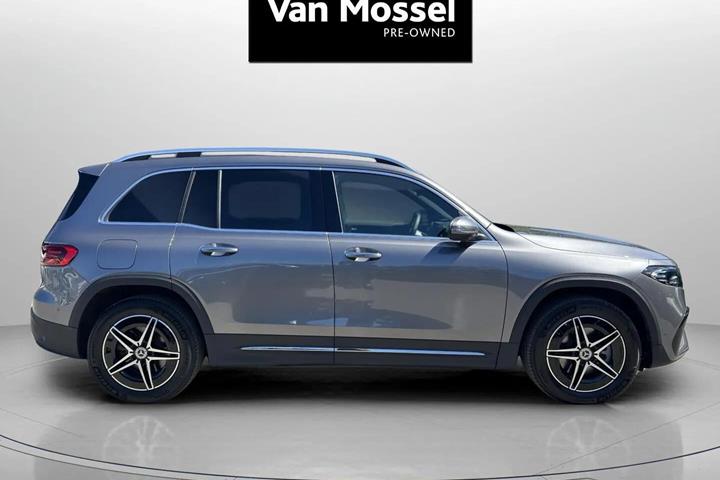 Grå Mercedes EQB 250+ fra 2025