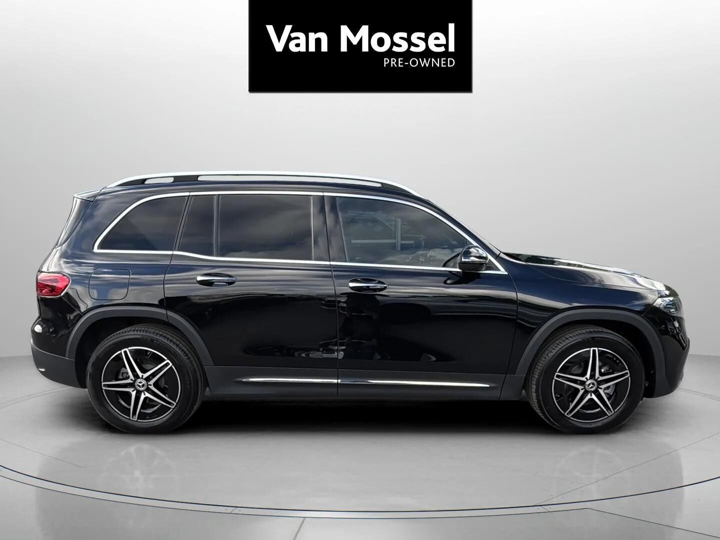Sort Mercedes EQB 250+ fra 2025