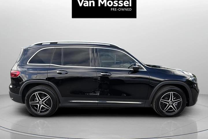 Sort Mercedes EQB 250+ fra 2025