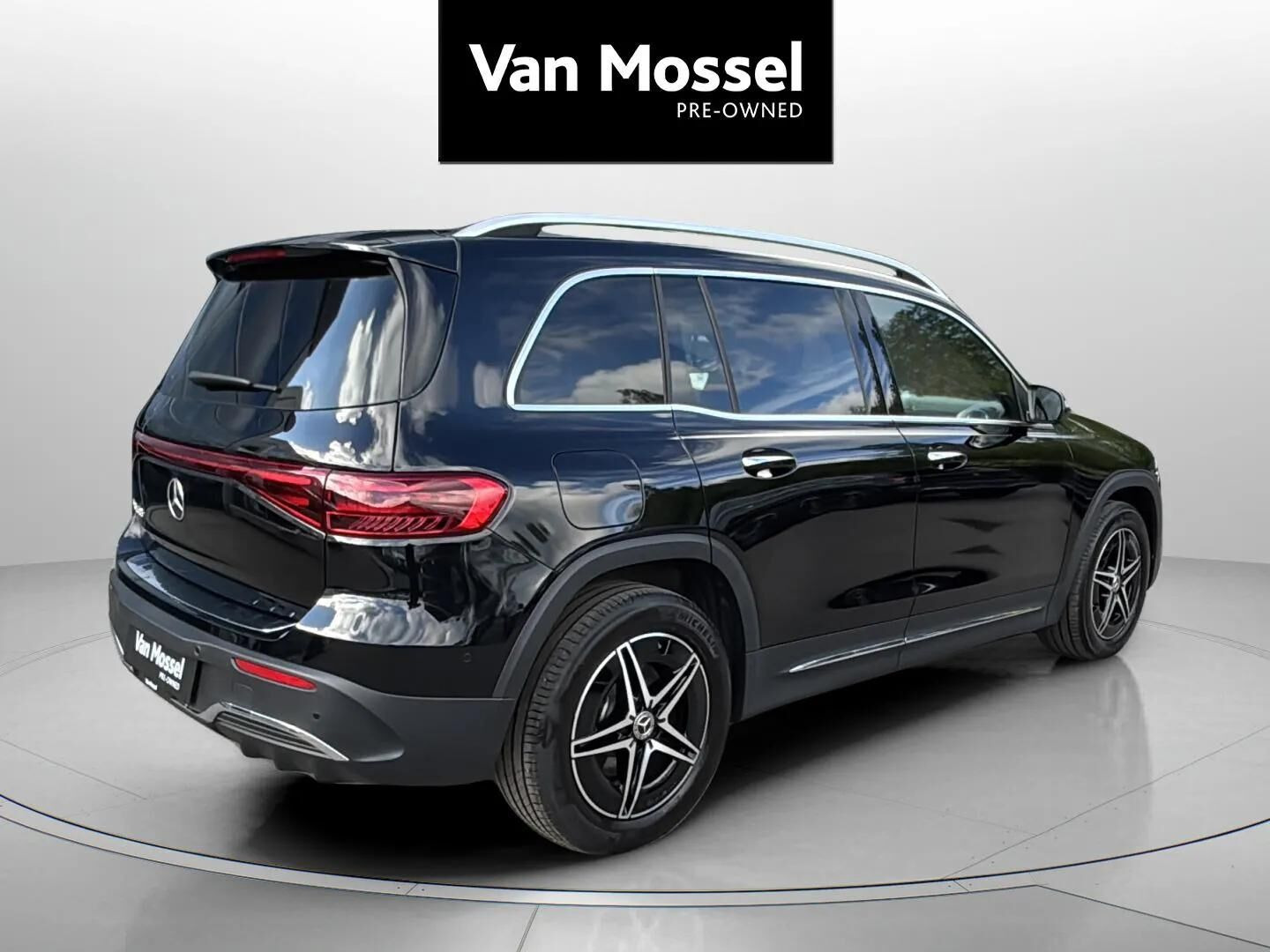 Sort Mercedes EQB 250+ fra 2025