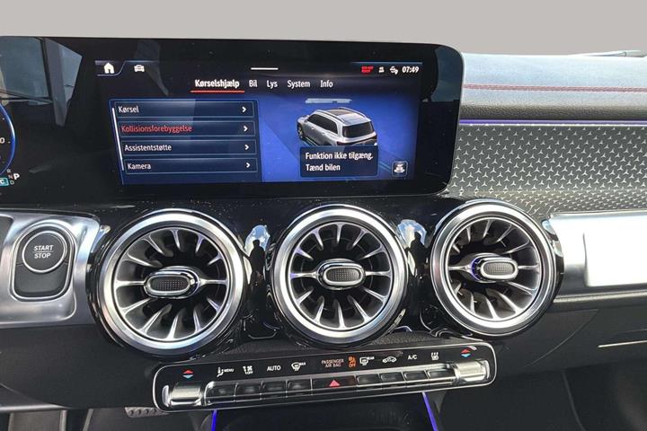 Sort Mercedes EQB 250+ fra 2025