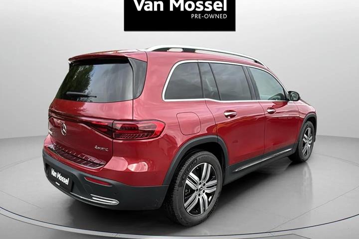 Rød Mercedes EQB 300 fra 2024