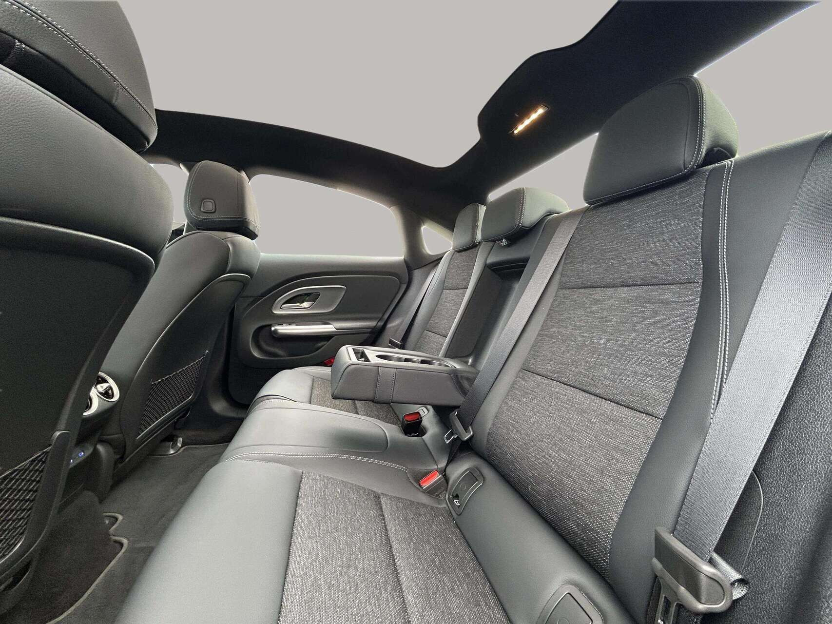 Sort Mercedes CLA250+ fra 2025