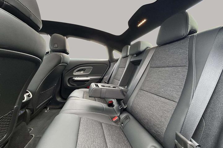 Sort Mercedes CLA250+ fra 2025