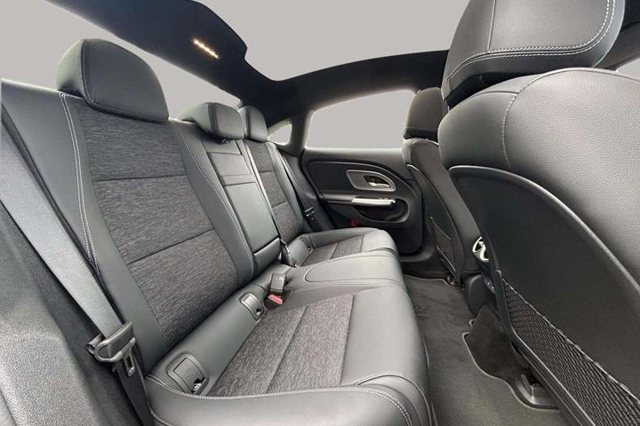 Sort Mercedes CLA250+ fra 2025