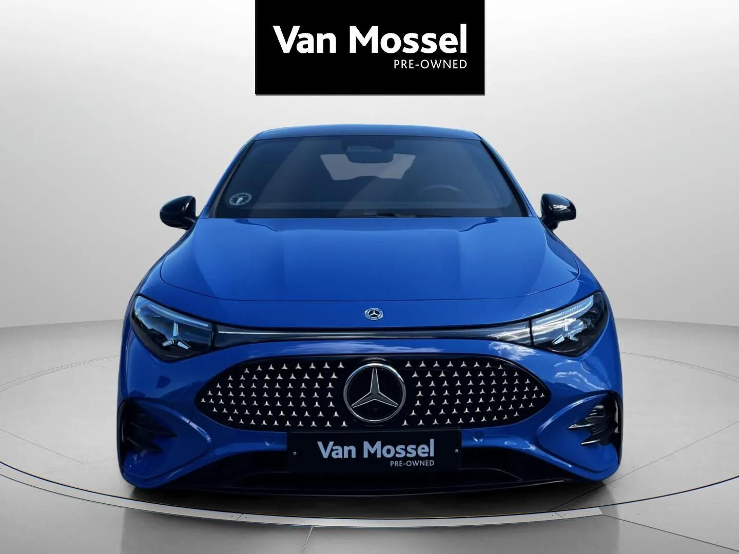 Blå Mercedes CLA250+ fra 2025