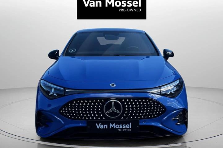Blå Mercedes CLA250+ fra 2025