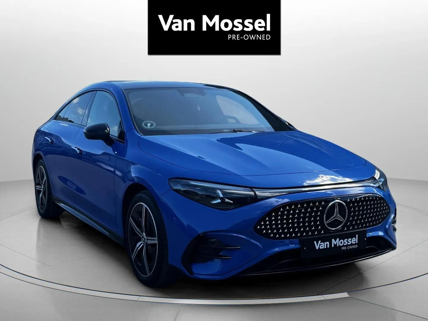 Blå Mercedes CLA250+ fra 2025