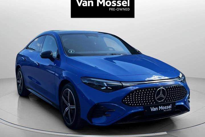 Blå Mercedes CLA250+ fra 2025