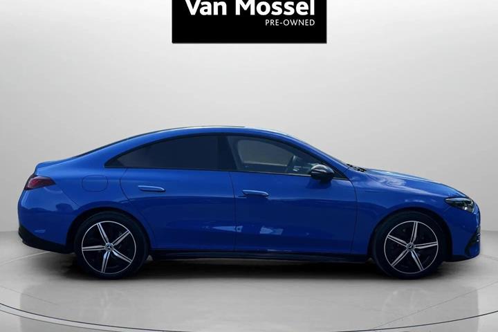 Blå Mercedes CLA250+ fra 2025