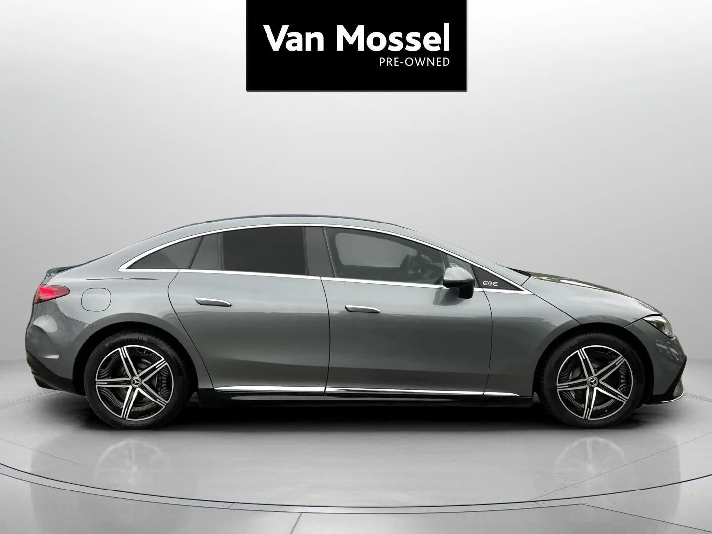 Grå Mercedes EQE 350+ fra 2025