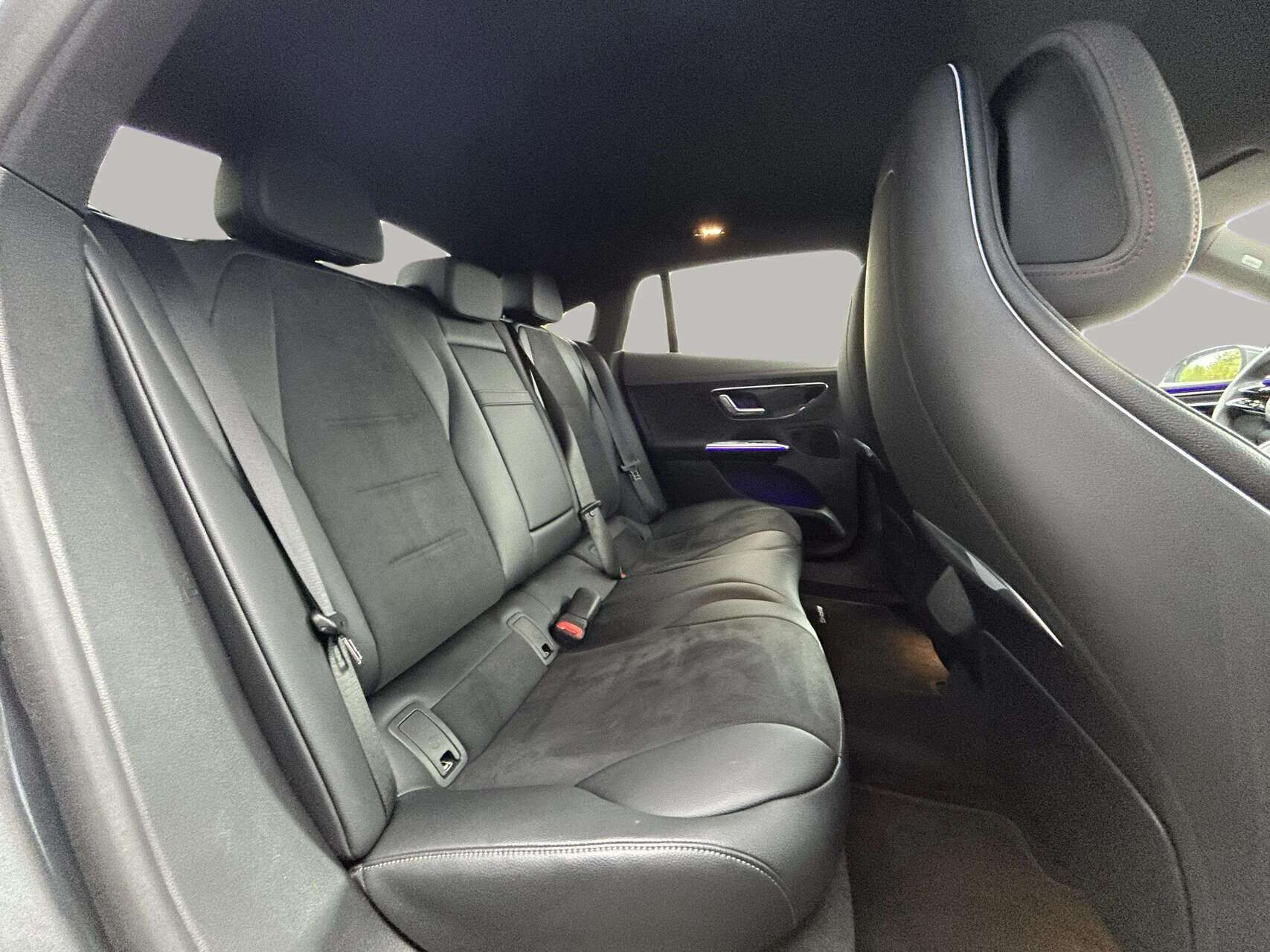 Grå Mercedes EQE 350+ fra 2025