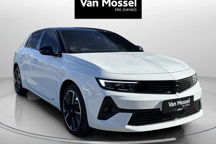 Hvid Opel Astra-e fra 2023