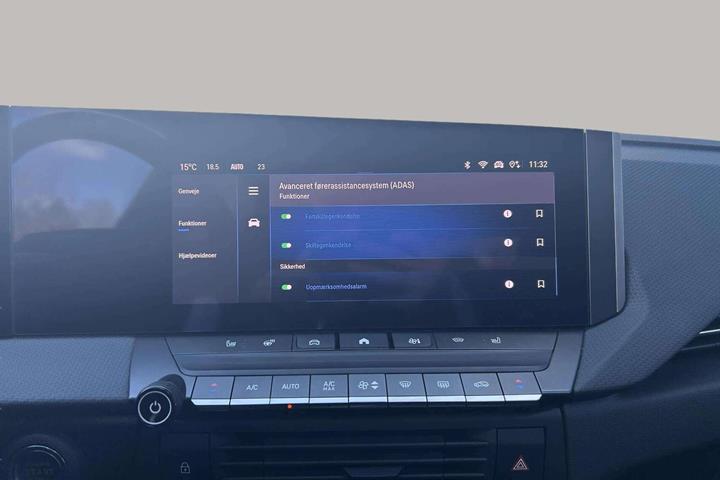 Hvid Opel Astra-e fra 2023