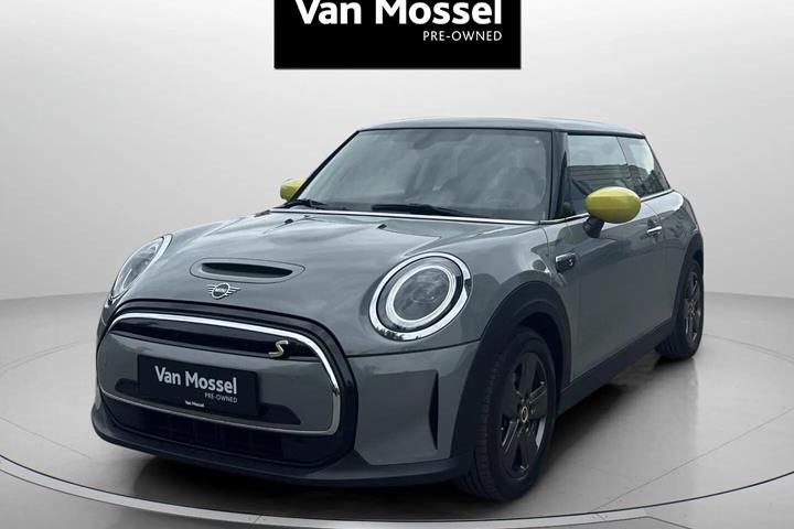 Grå Mini Cooper fra 2022 set udefra