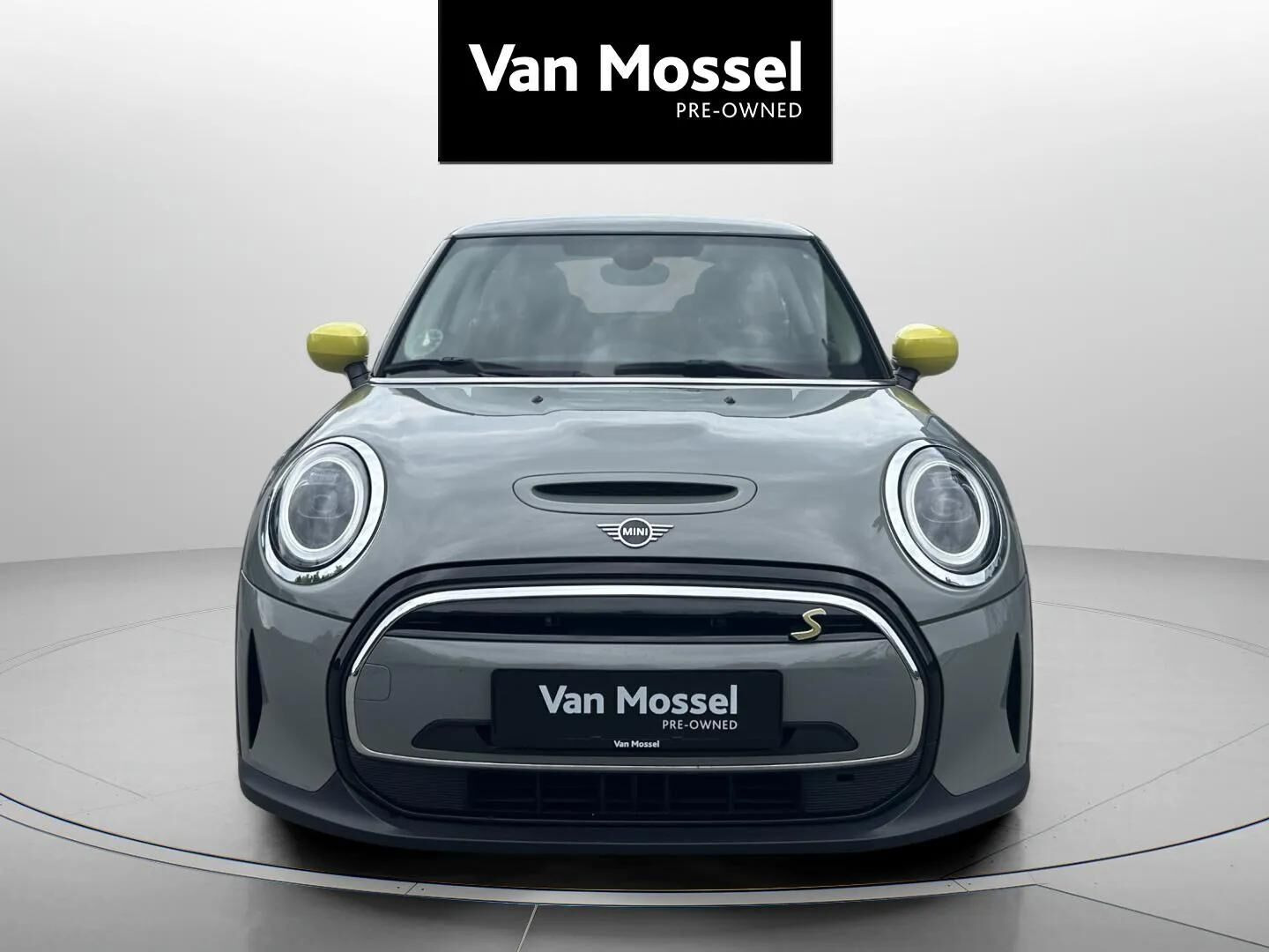 Grå Mini Cooper fra 2022