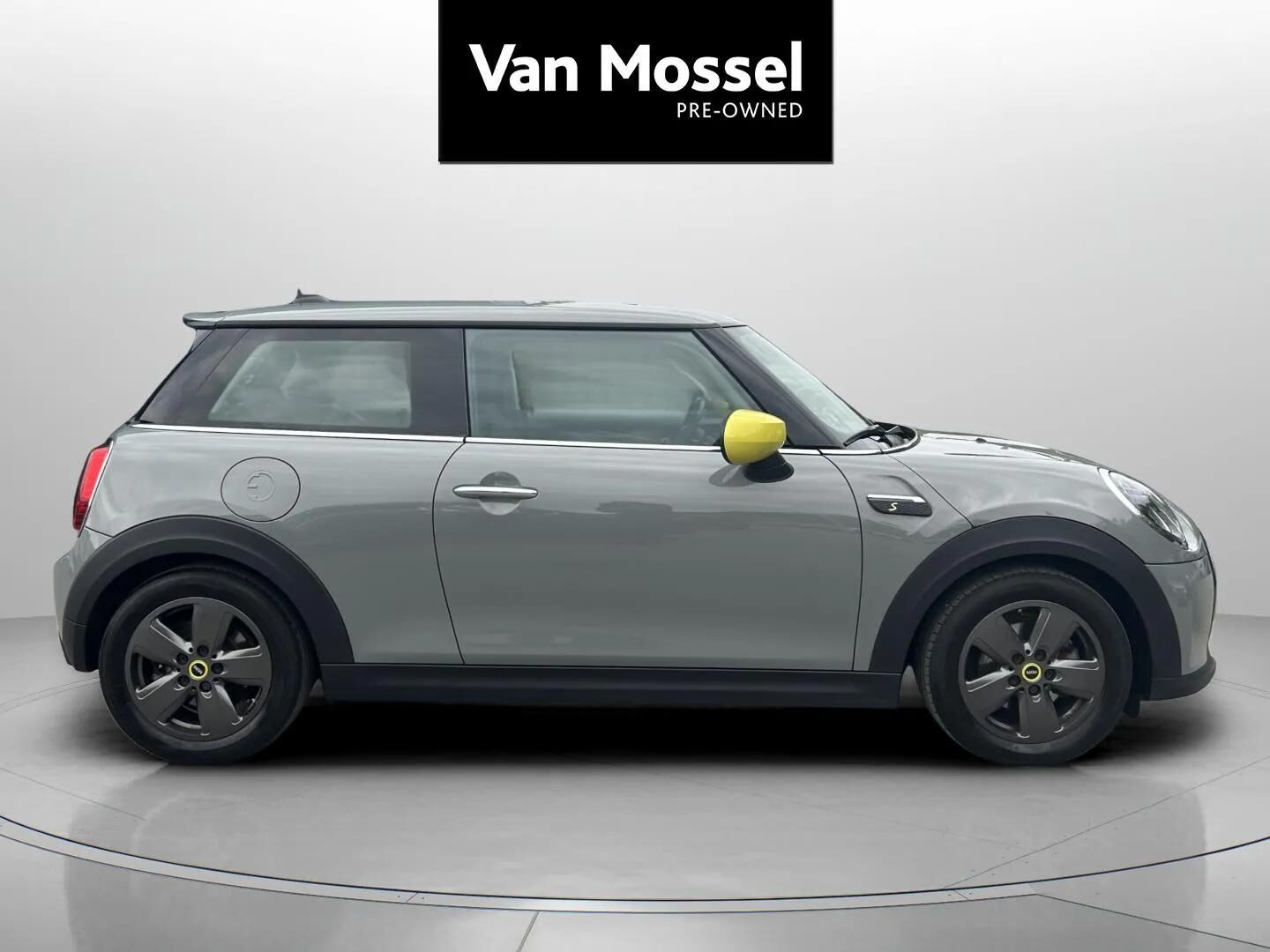 Grå Mini Cooper fra 2022