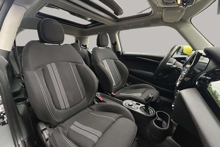 Grå Mini Cooper fra 2022