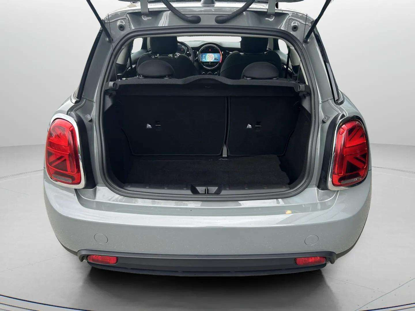 Grå Mini Cooper fra 2022
