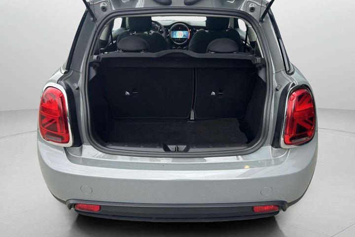 Grå Mini Cooper fra 2022