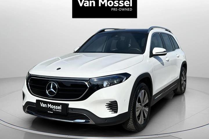 Hvid Mercedes EQB 250 fra 2023 set udefra