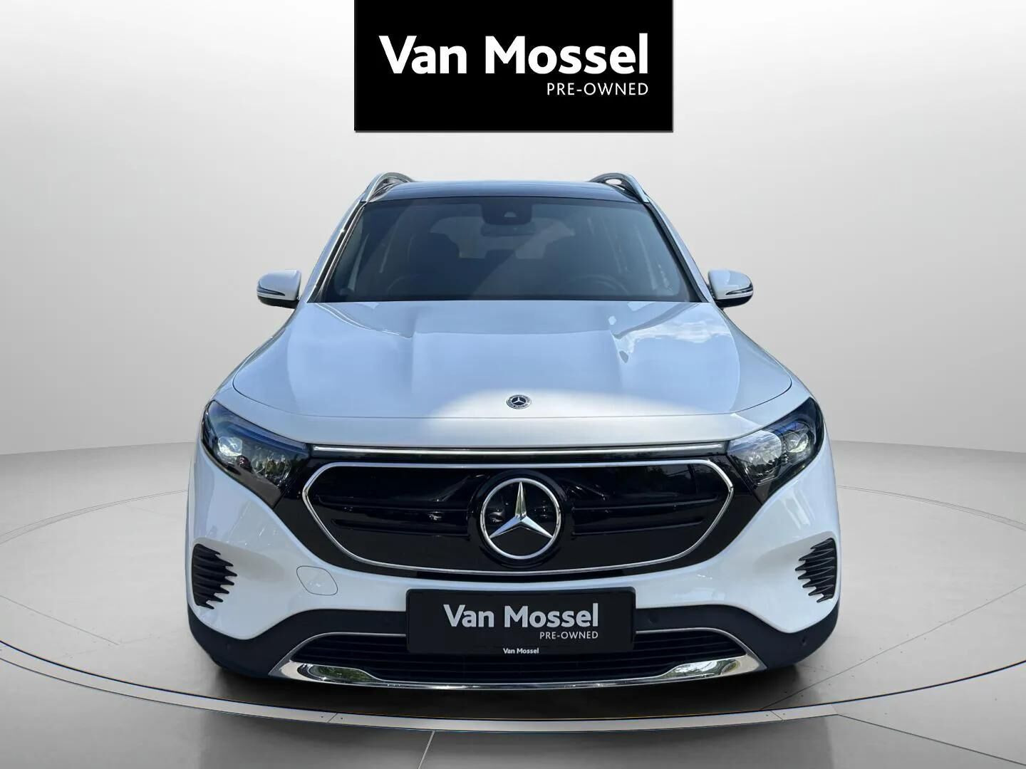 Hvid Mercedes EQB 250 fra 2023
