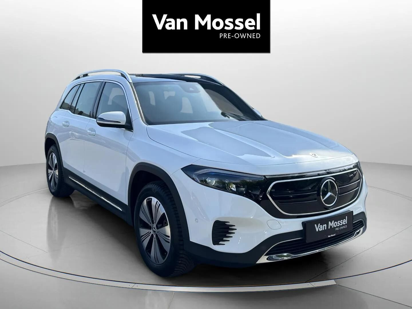 Hvid Mercedes EQB 250 fra 2023