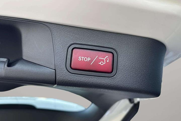 Hvid Mercedes EQB 250 fra 2023
