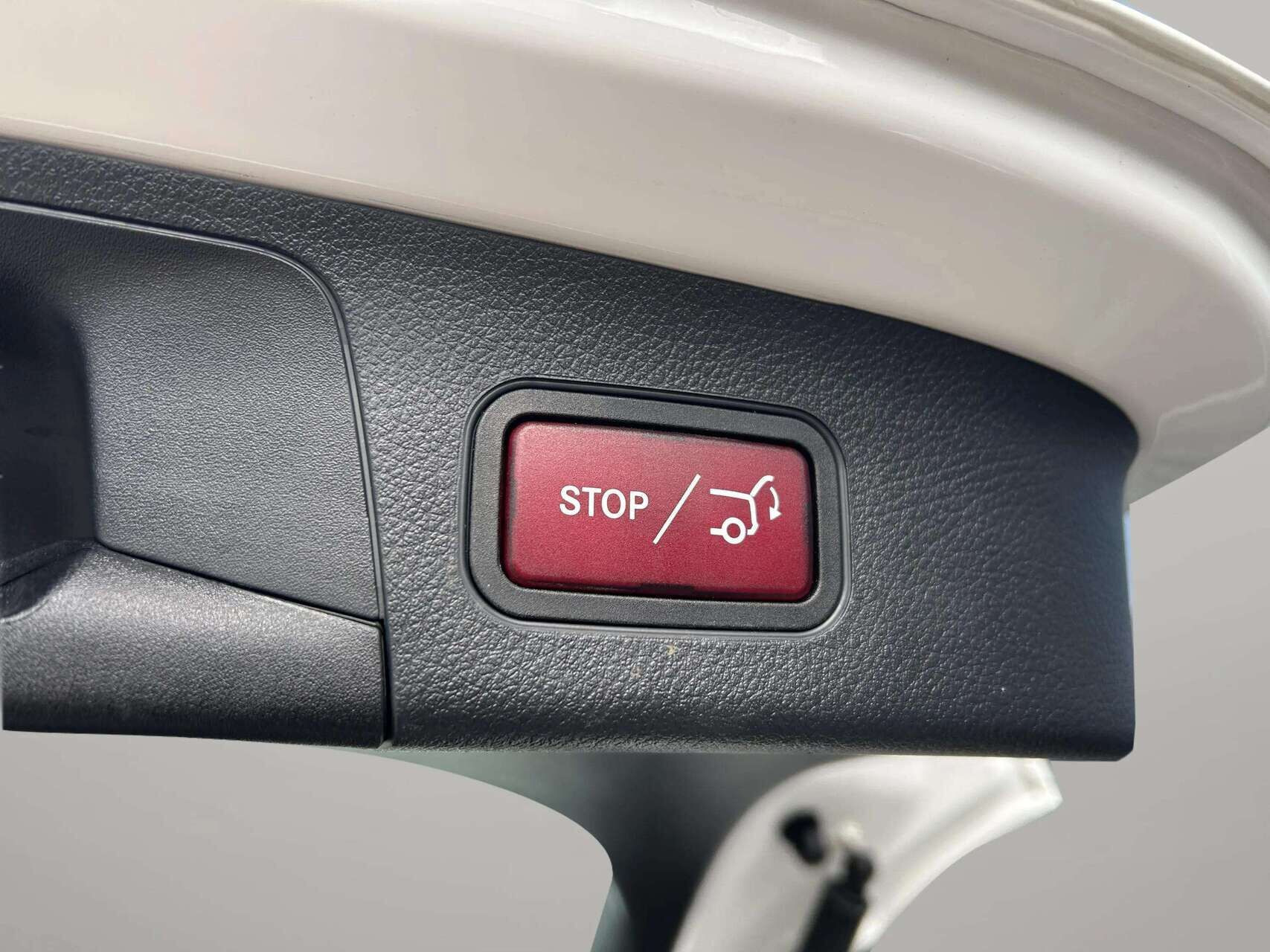 Hvid Mercedes EQA 250 fra 2023