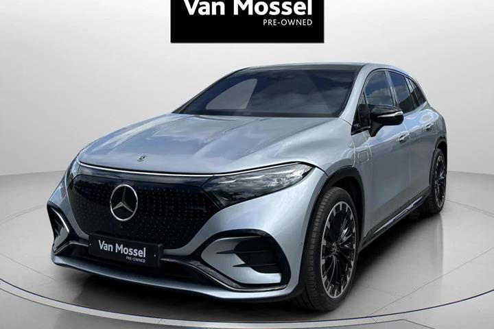 Sølv Mercedes EQS 450 fra 2023 set udefra
