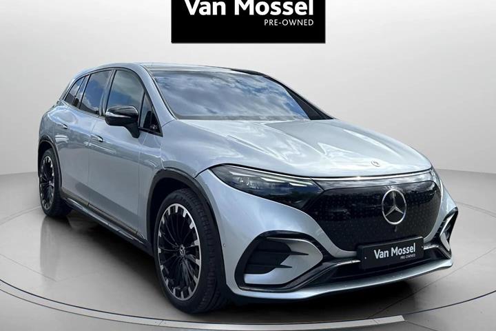 Sølv Mercedes EQS 450 fra 2023 set udefra