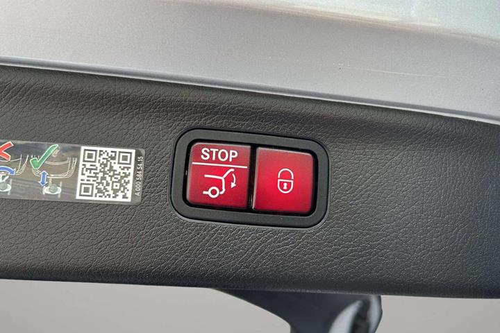 Sølv Mercedes EQS 450 fra 2023