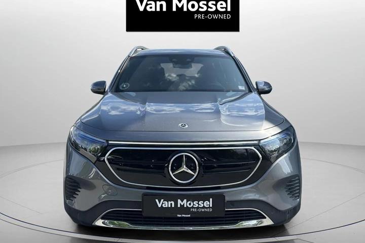 Grå Mercedes EQB 300 fra 2023