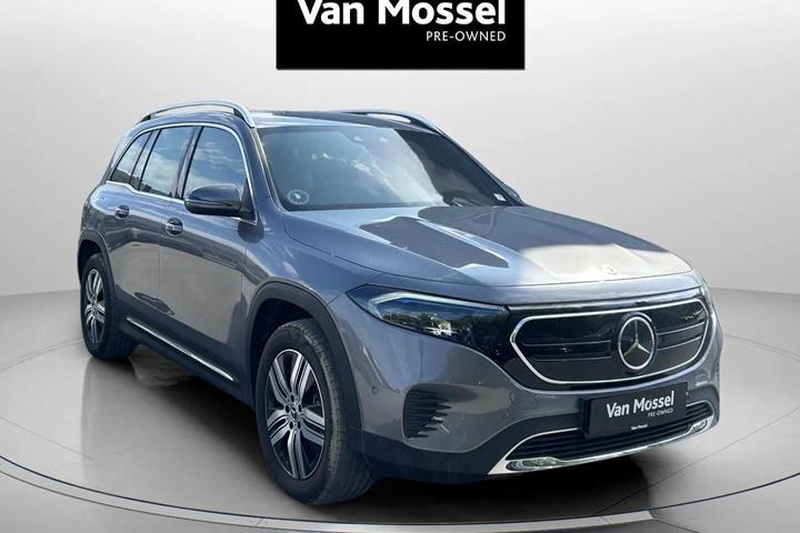 Grå Mercedes EQB 300 fra 2023