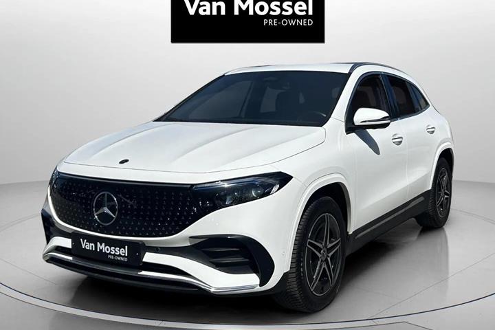 Hvid Mercedes EQA 250+ fra 2024 set udefra