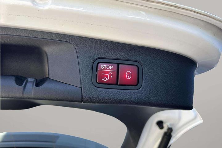 Hvid Mercedes EQA 250+ fra 2024