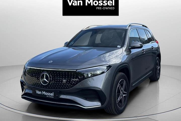 Grå Mercedes EQB 250+ fra 2025 set udefra
