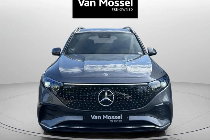 Grå Mercedes EQB 250+ fra 2025